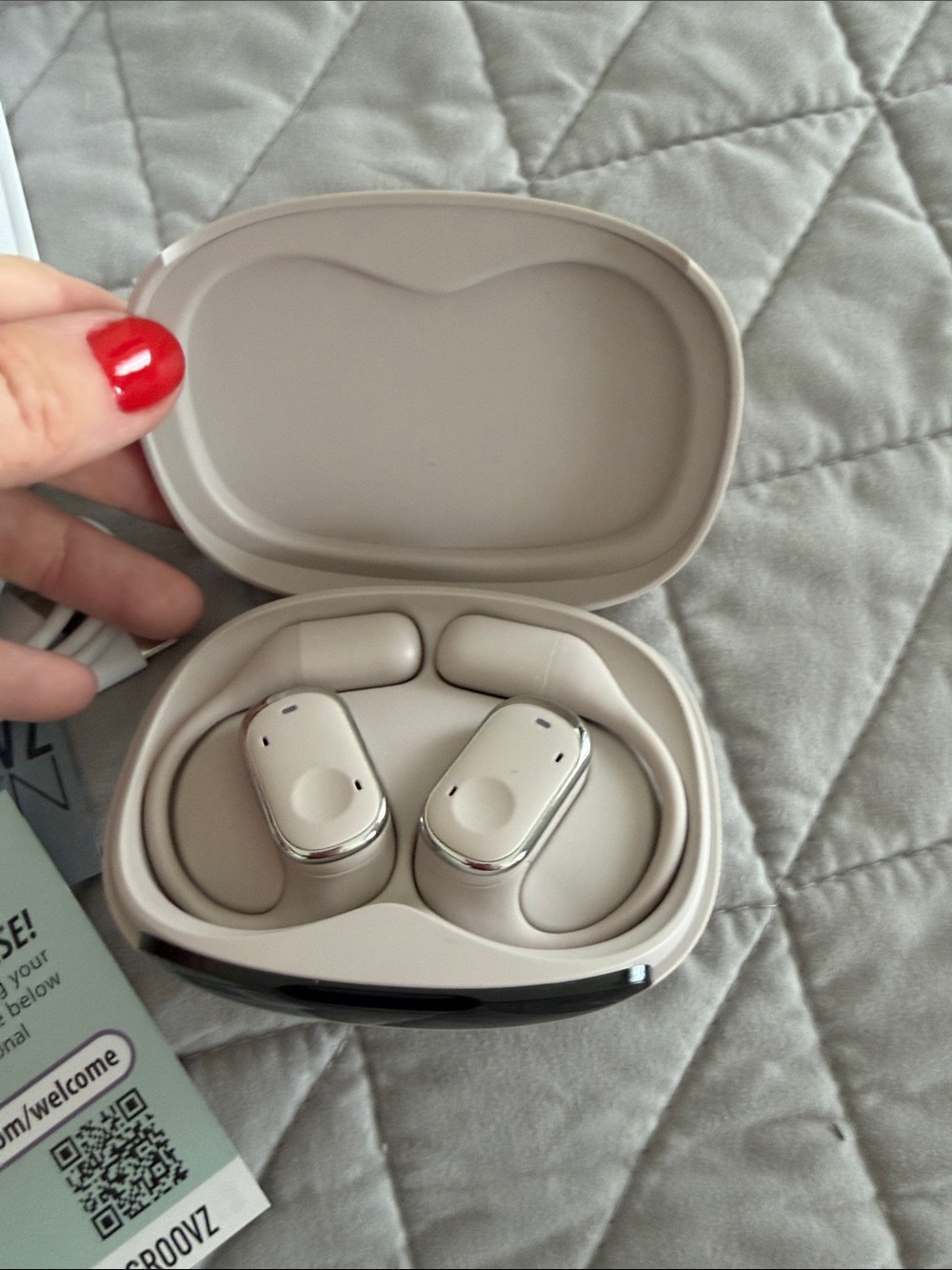 Groove open ear Wireless Earbuds with Charging Case - Picture 2 of 5